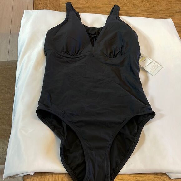 LISA VOGEL BLACK ONE PIECE NO UNDERWIRE BATHING SUIT. FRINGES ON BACK, … - Picture 3 of 7